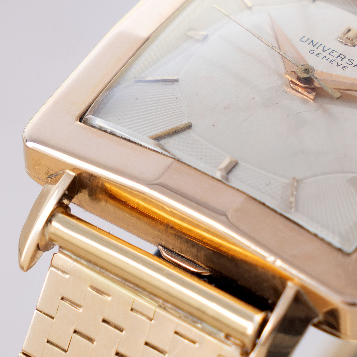 Universal Genève “Cioccolatone“ 18k Rose Gold Oversized Dress-watch with unique Guilloché Dial on Brick Style Bracelet ref. 10228 2