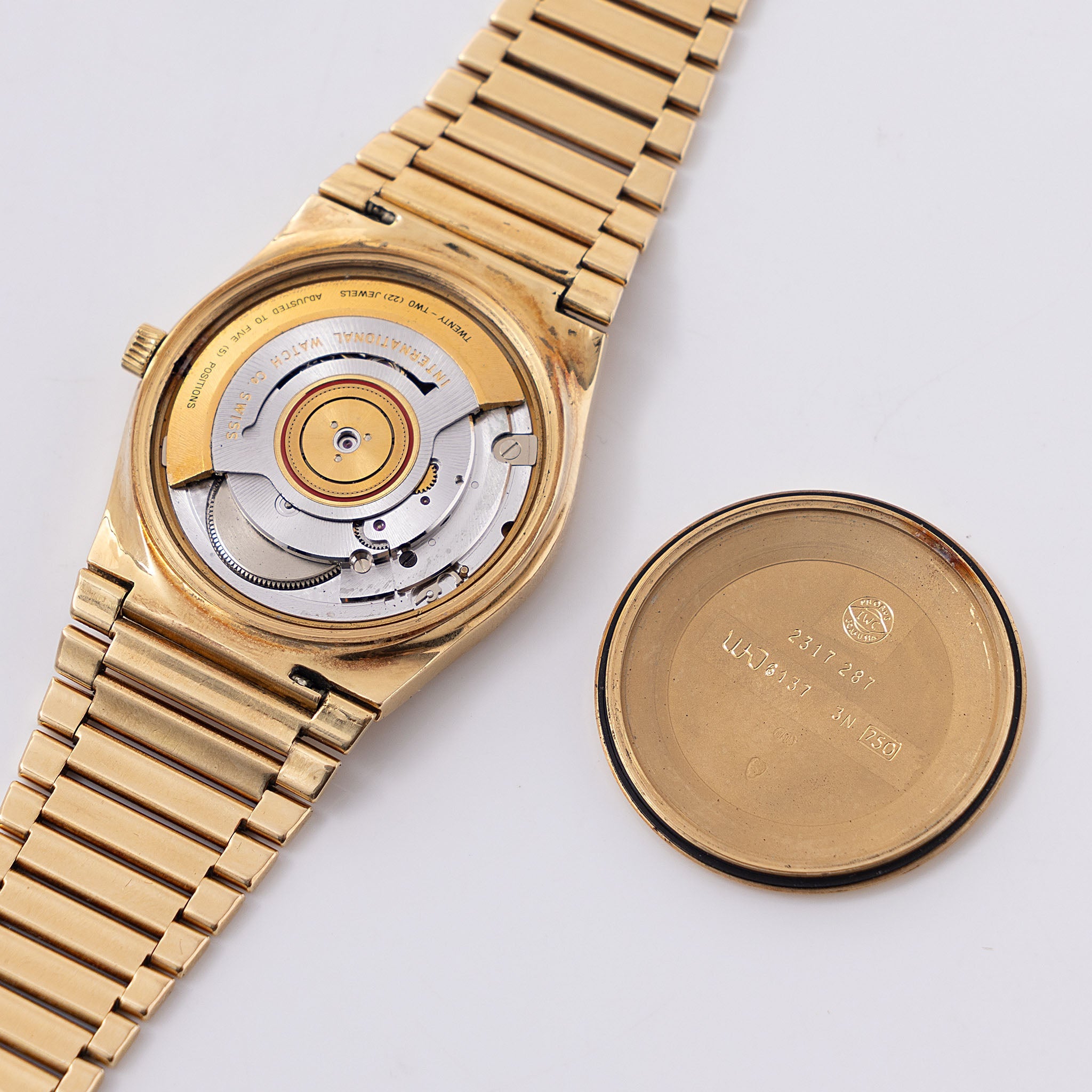 IWC Ingenieur SL Linen Khanjar Dial from original owner family with Box, Booklets , original certificate of origin and Provenance ref 9227 in 18 k yellow gold