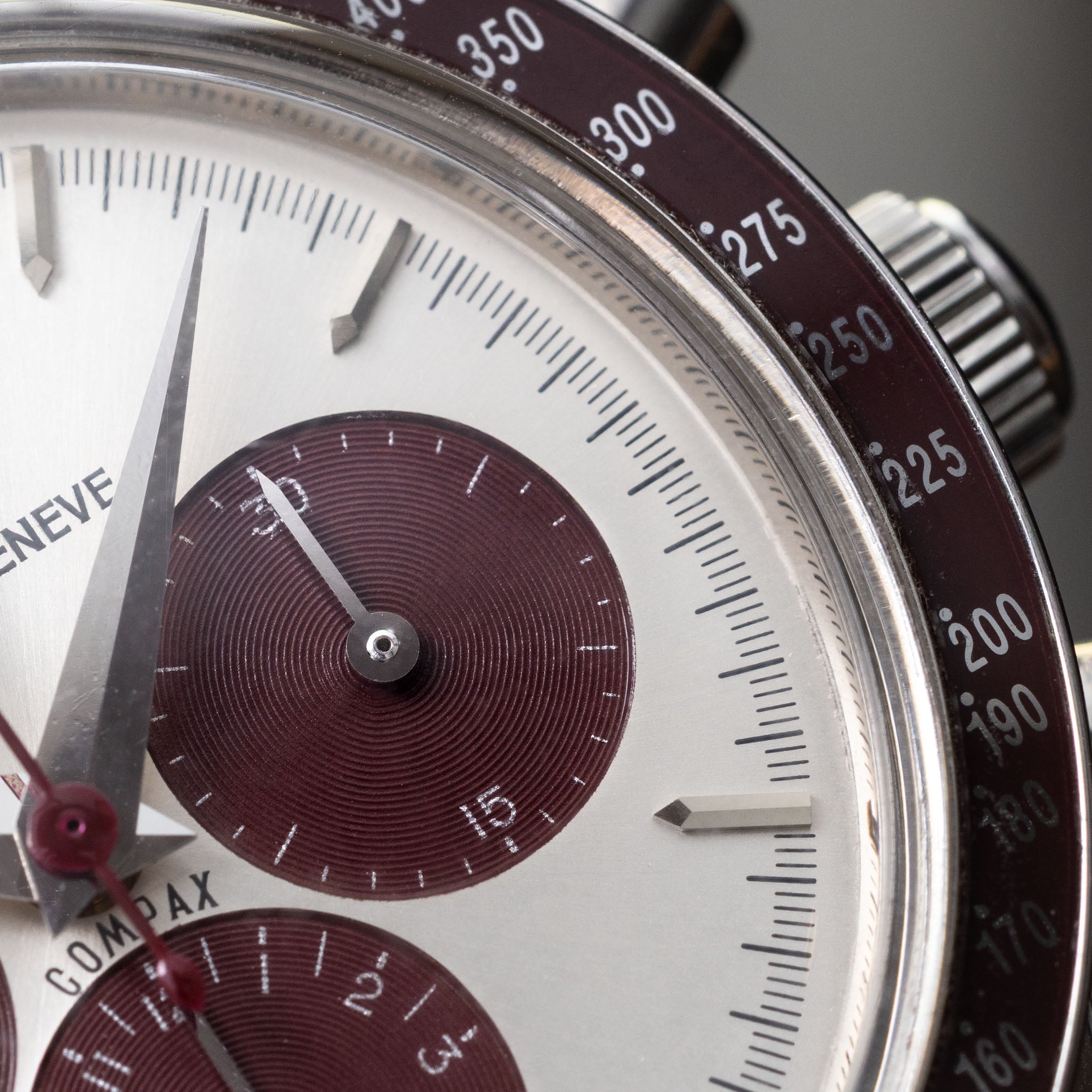 Universal Genève Compax Chronograph Silver Dial Burgundy ref. 884.485
