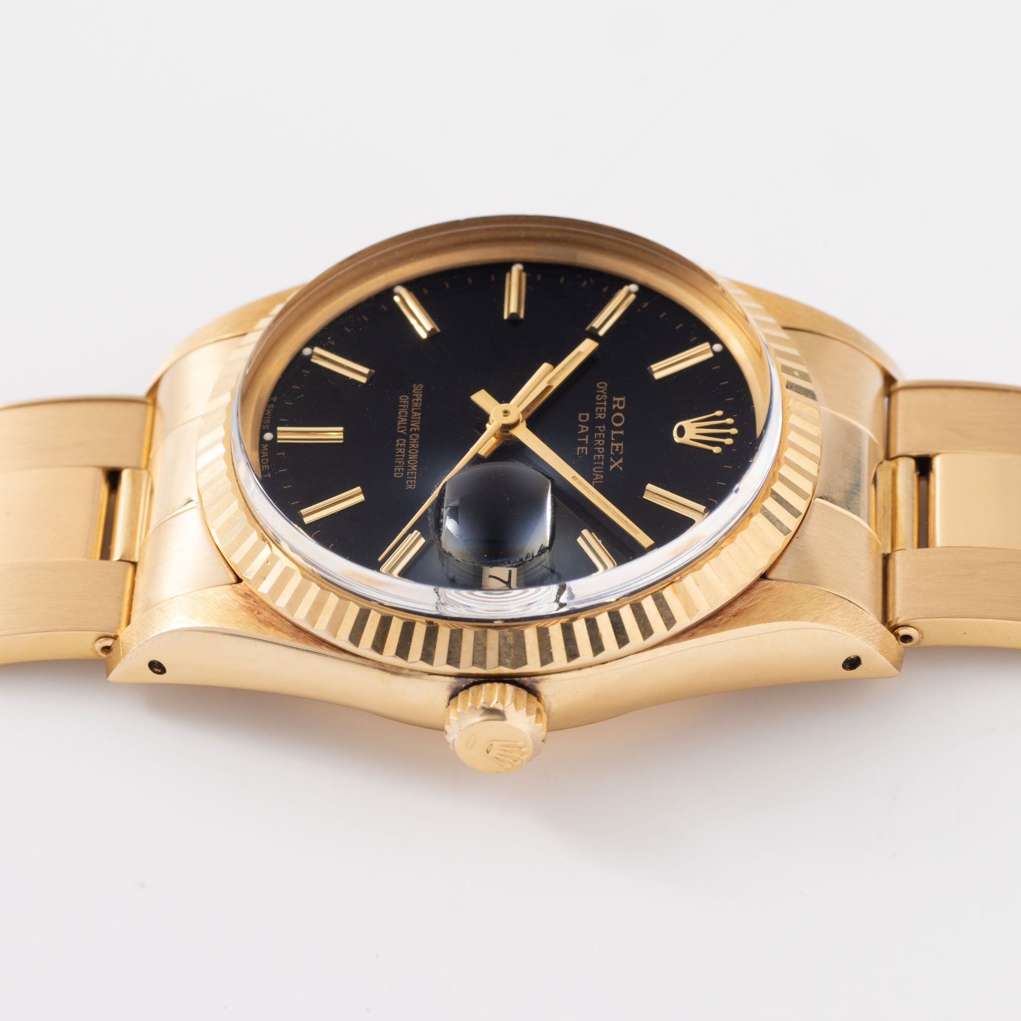 Rolex Oyster-perpetual date black dial in 18 k yellow gold ref 15038