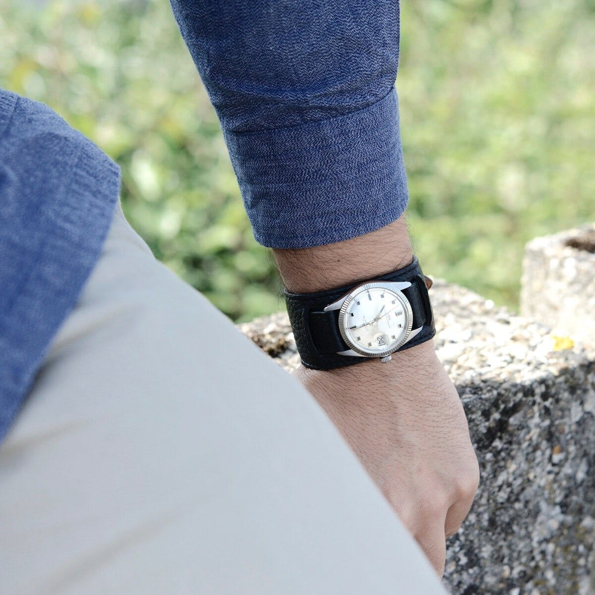 Rich Black Leather Bund Band