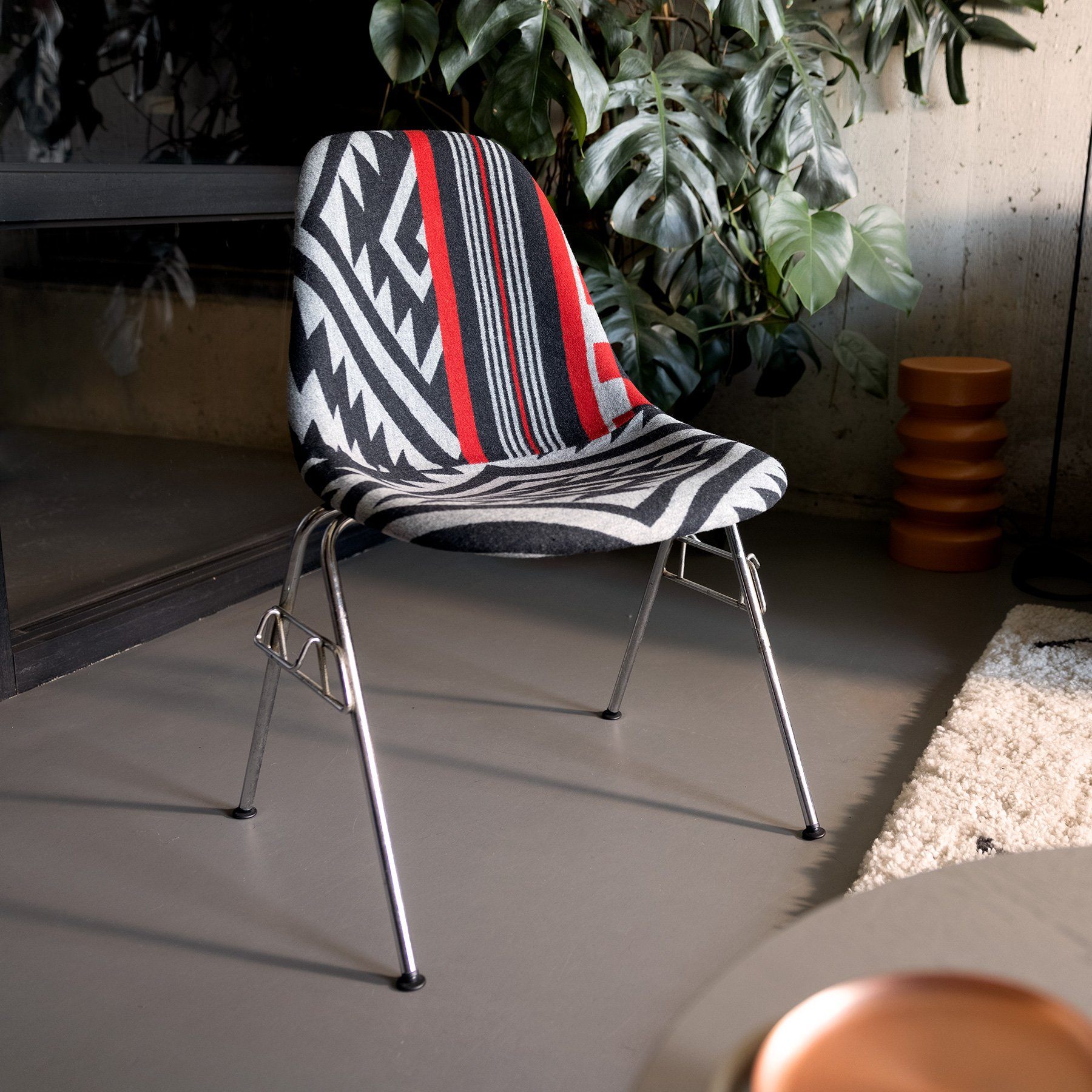 Unique Pendleton Eames Side Chair Monochrom Red