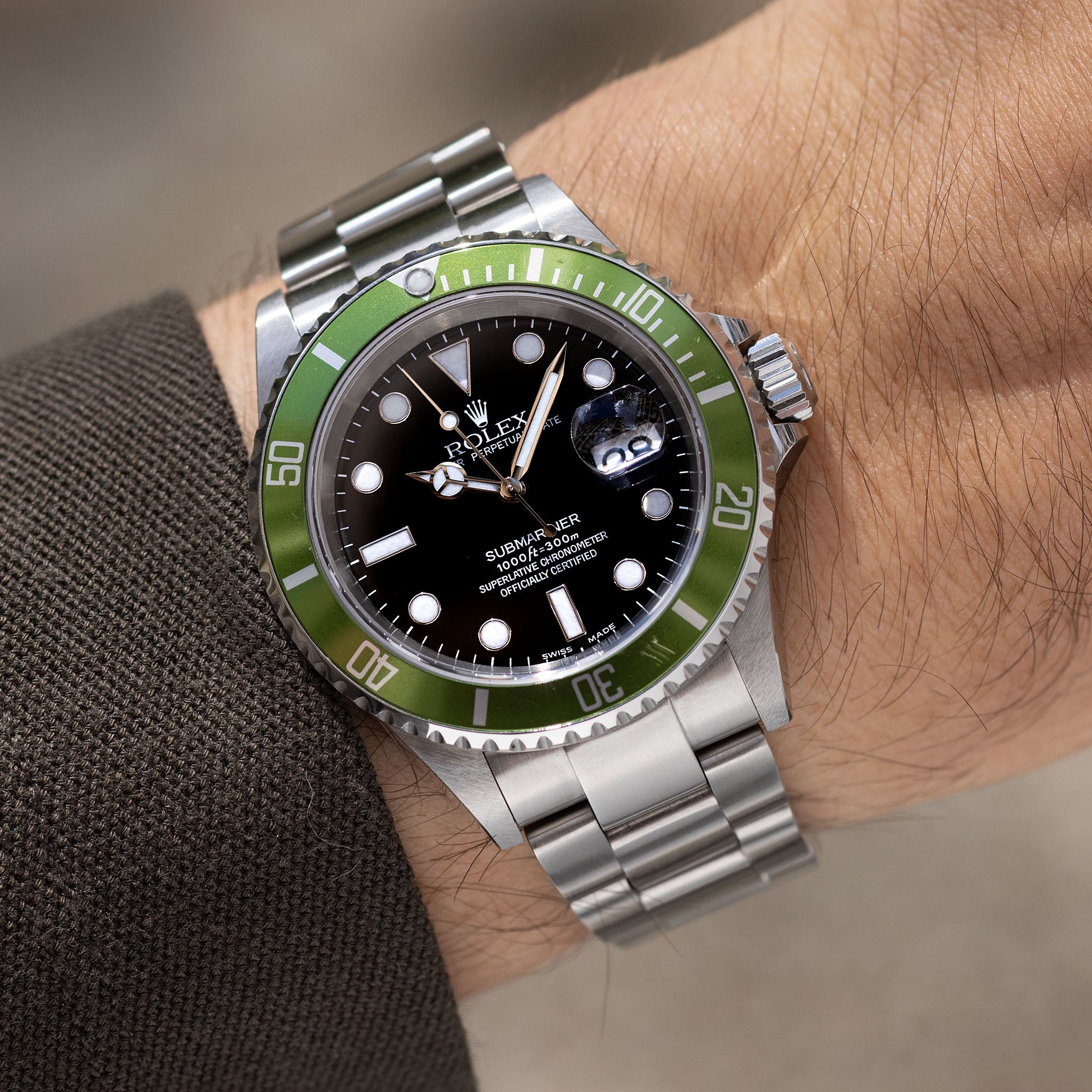 Rolex Submariner 16610 LV “Kermit” Flat 4 Box and Paper Set