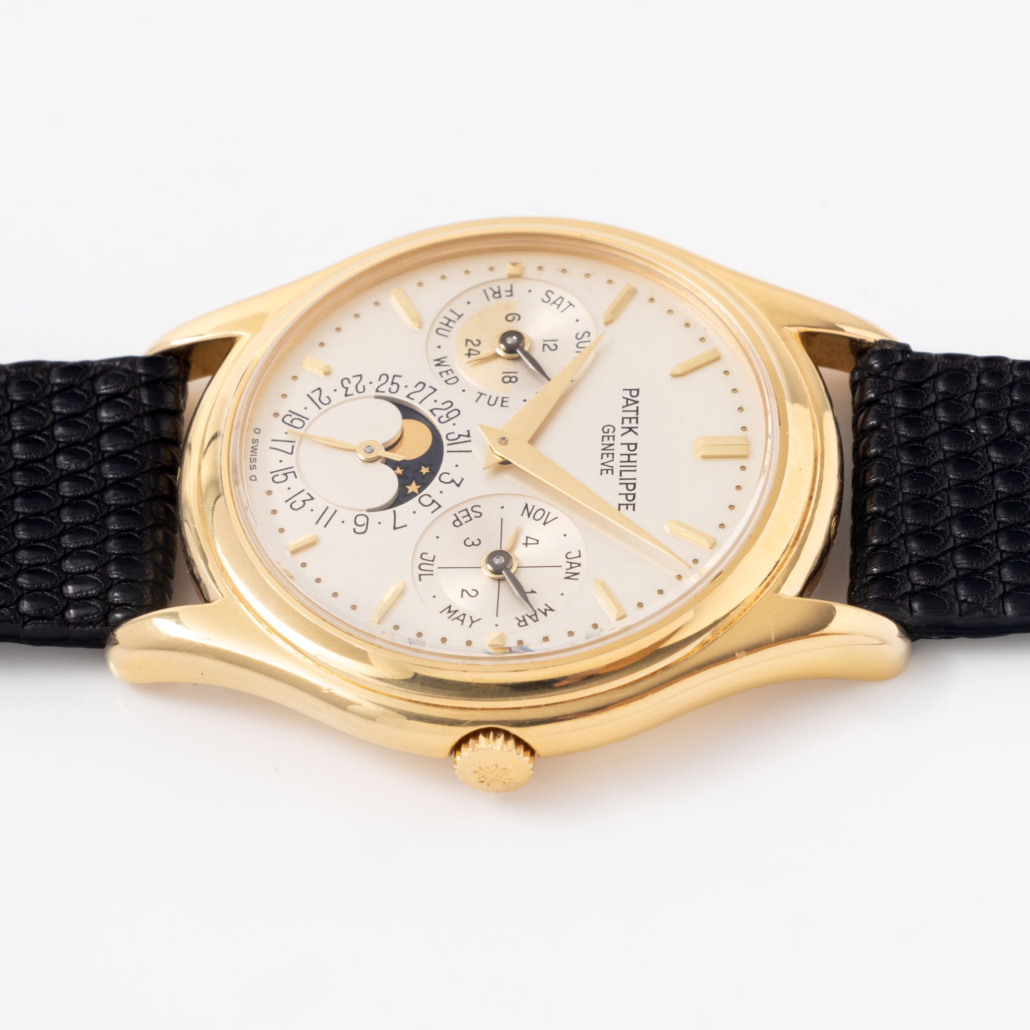 Patek Philippe Perpetual Calendar 3940J 2nd series with Box Extract of the Archives and Service Papers in 18k yellow gold