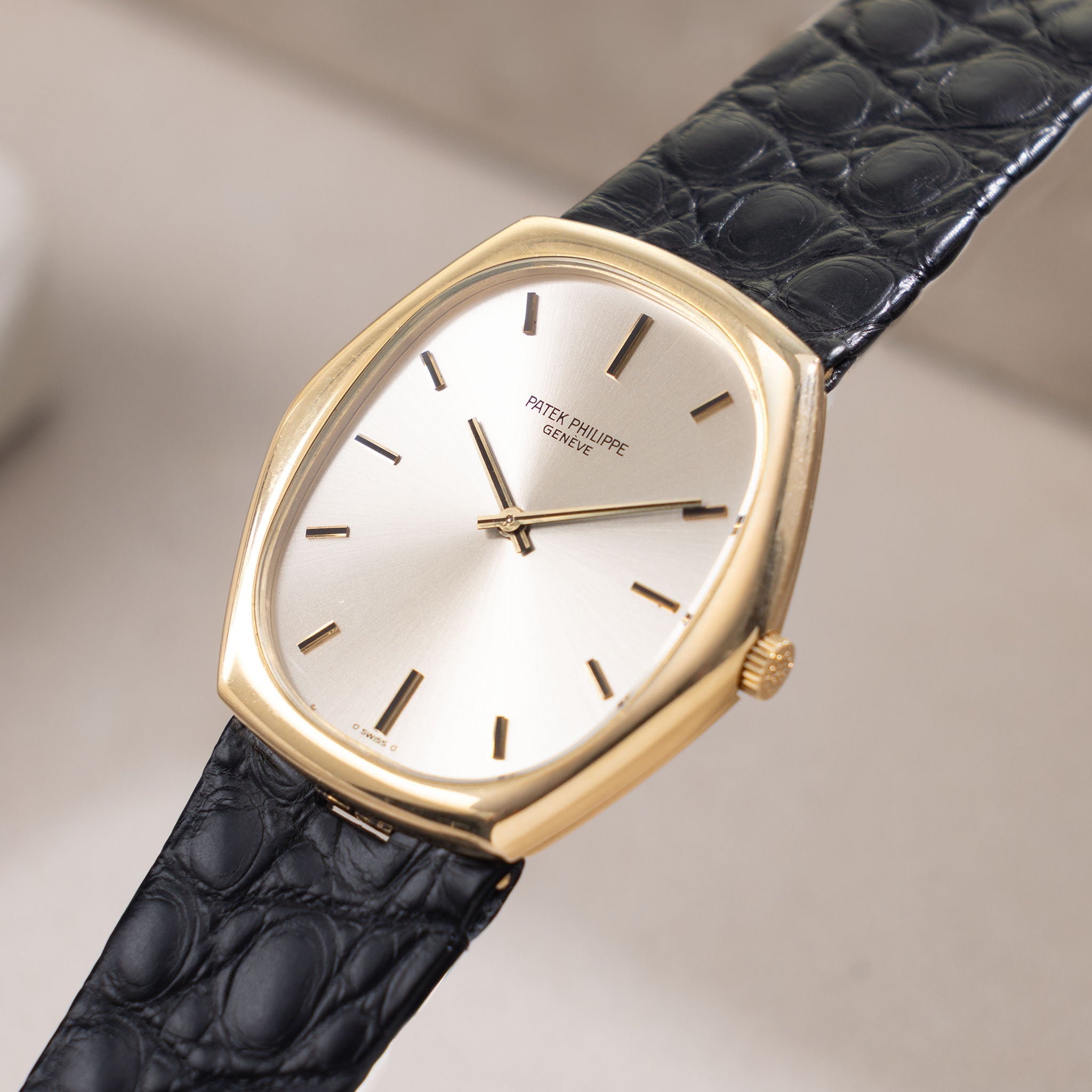 Patek Phillipe Ellipse “Manta Ray“ Yellow Gold ref. 3858J Champagne dial