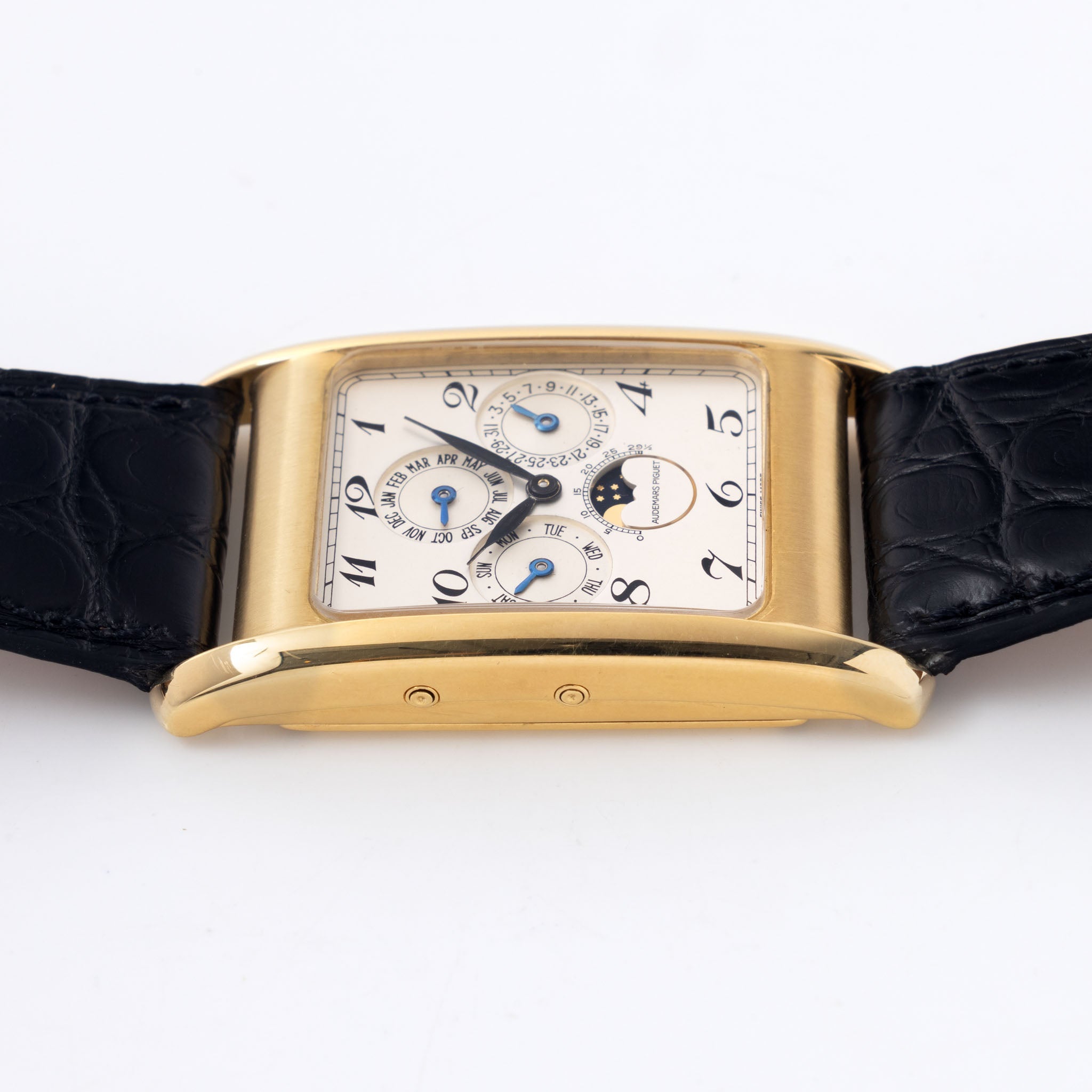 Audemars Piguet Quantième Perpetual Edward Piguet silver Dial ref 25682BA in 18 k yellow gold