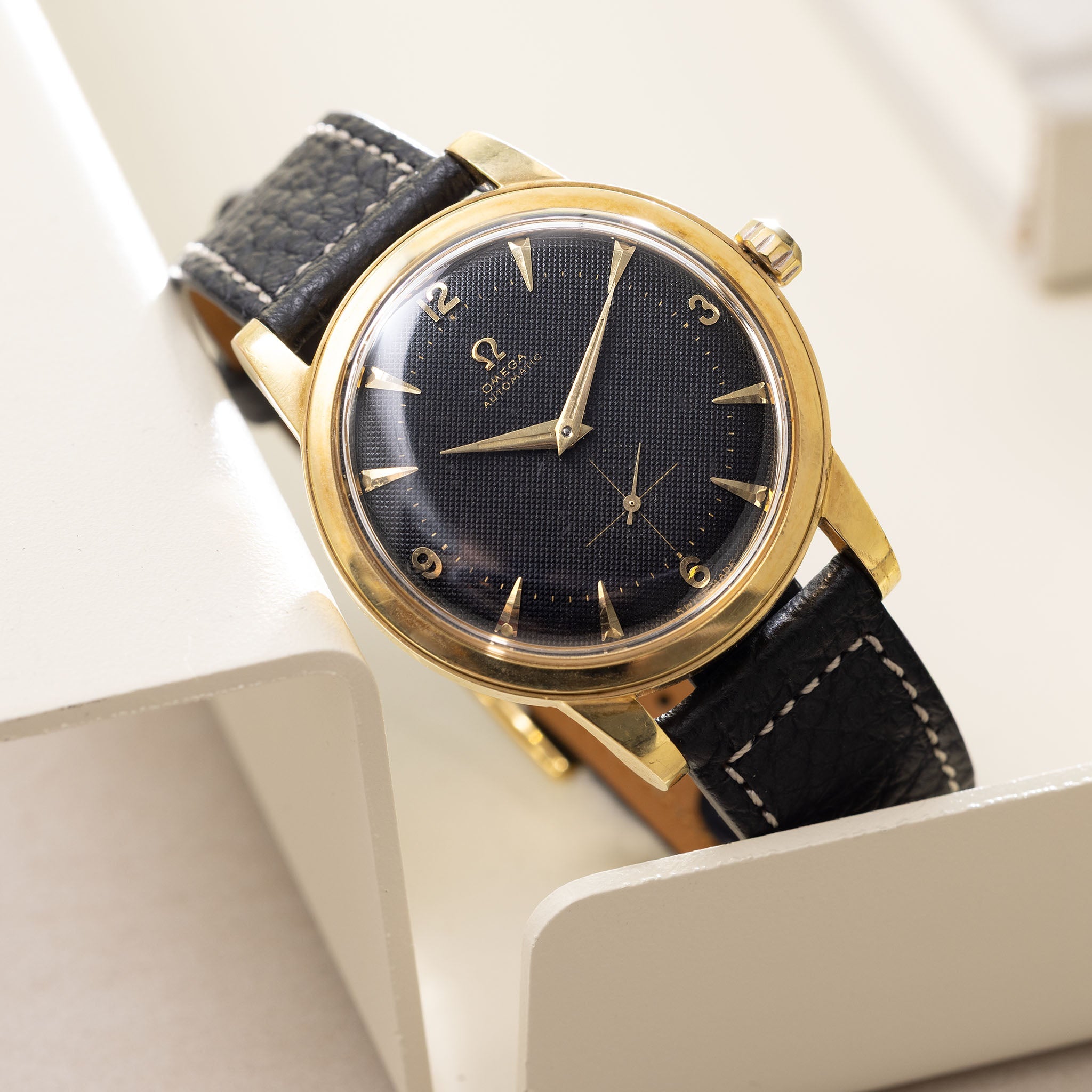 Omega Dresswatch Black Honeycomb dial ref. 2493-5 Automatic