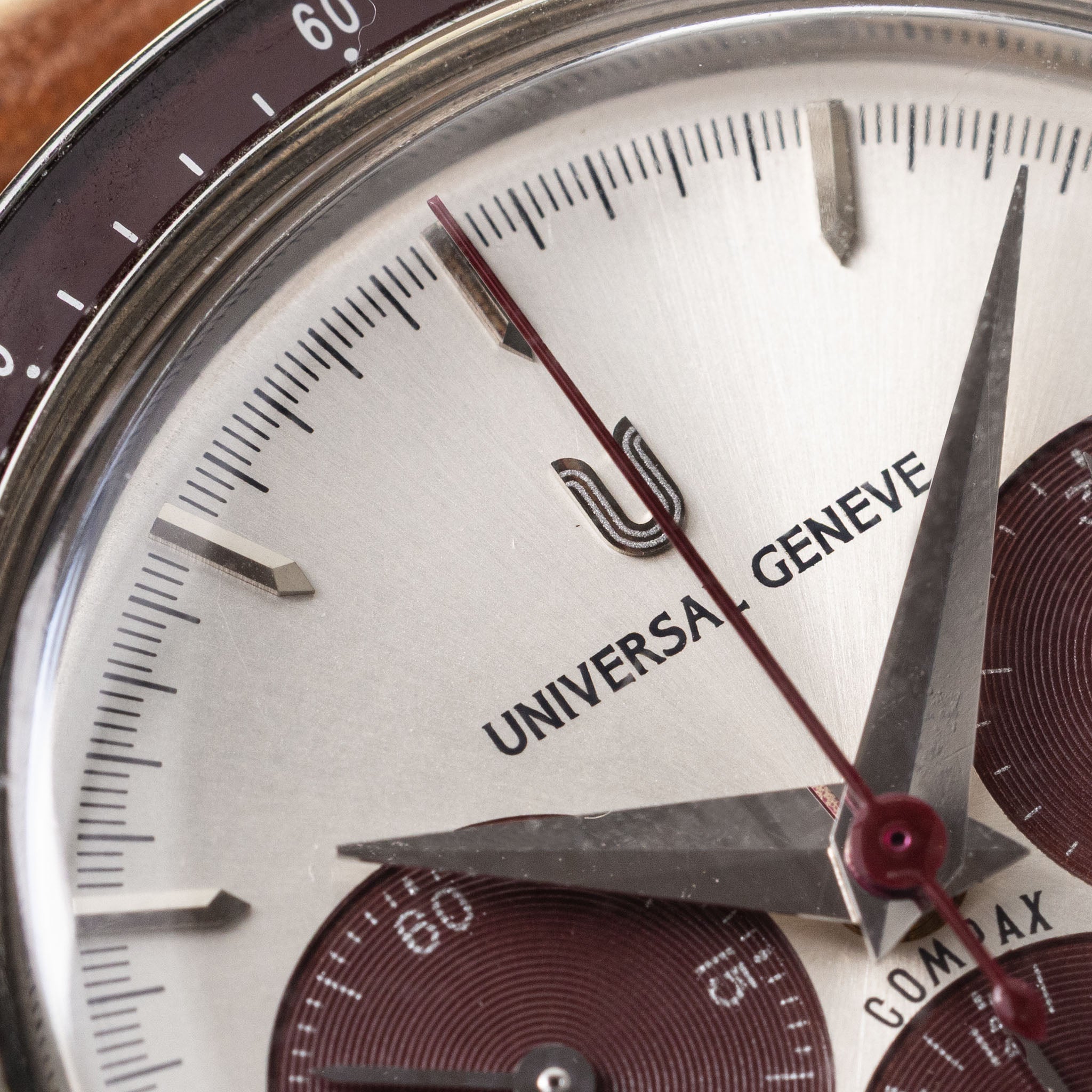 Universal Genève Compax Chronograph Silver Dial Burgundy ref. 884.485