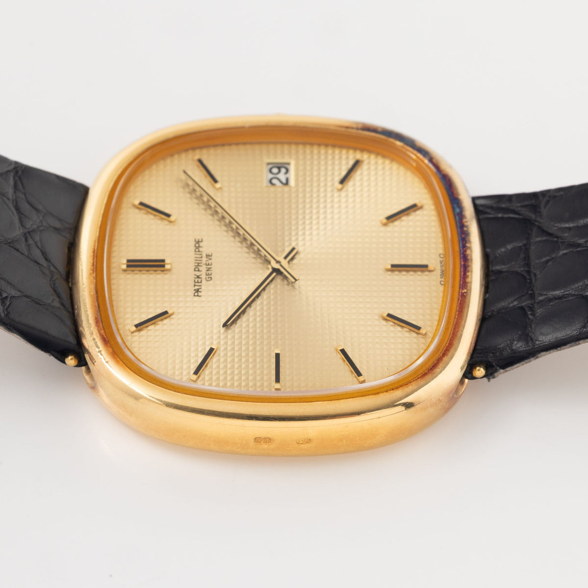 Patek Philippe Golden Ellipse Ref. 3604 TV Screen in 18k yellow Gold Champagne Clous de Paris Dial with Original Papers
